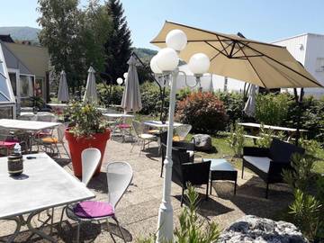 Hôtel pour 3 personnes, avec jardin à Gières