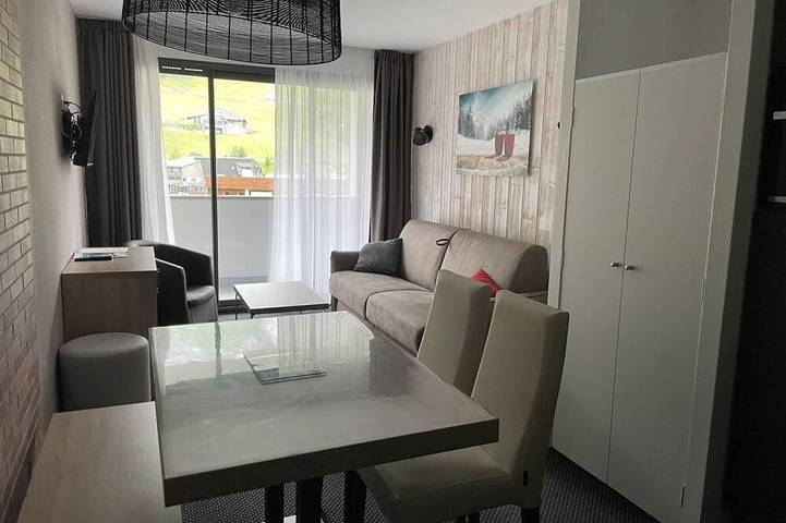 Entire apartment, 150m from ski slopes, 2nd floor, view ski slopes, swimming pool, terrace, tv, ski locker, 29m² in Gourette, Eaux-Bonnes