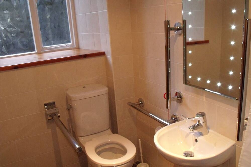 Disabled friendly  ground floor room in traditional old welsh  farmhouse in Snowdonia