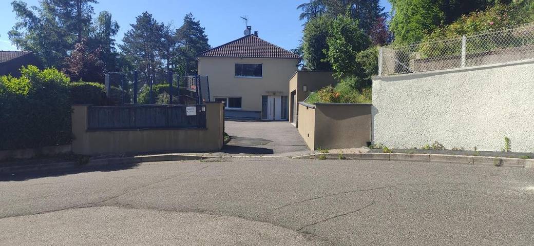 Appartement de vacances pour 5 personnes, avec Terrasse ainsi que Jardin et Piscine