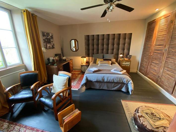 Chambre d’hôte pour 2 personnes, avec piscine et terrasse ainsi que jardin et vue