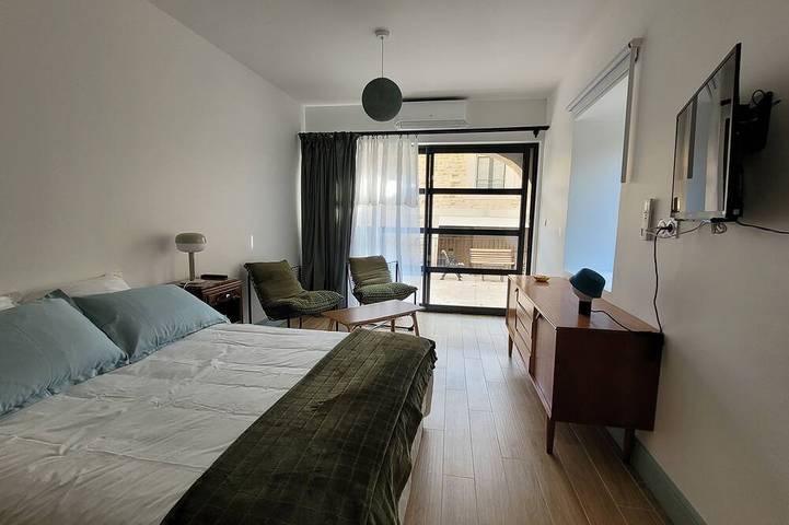 Gîte pour 2 personnes, avec jardin ainsi que terrasse et piscine à Solérieux - 3