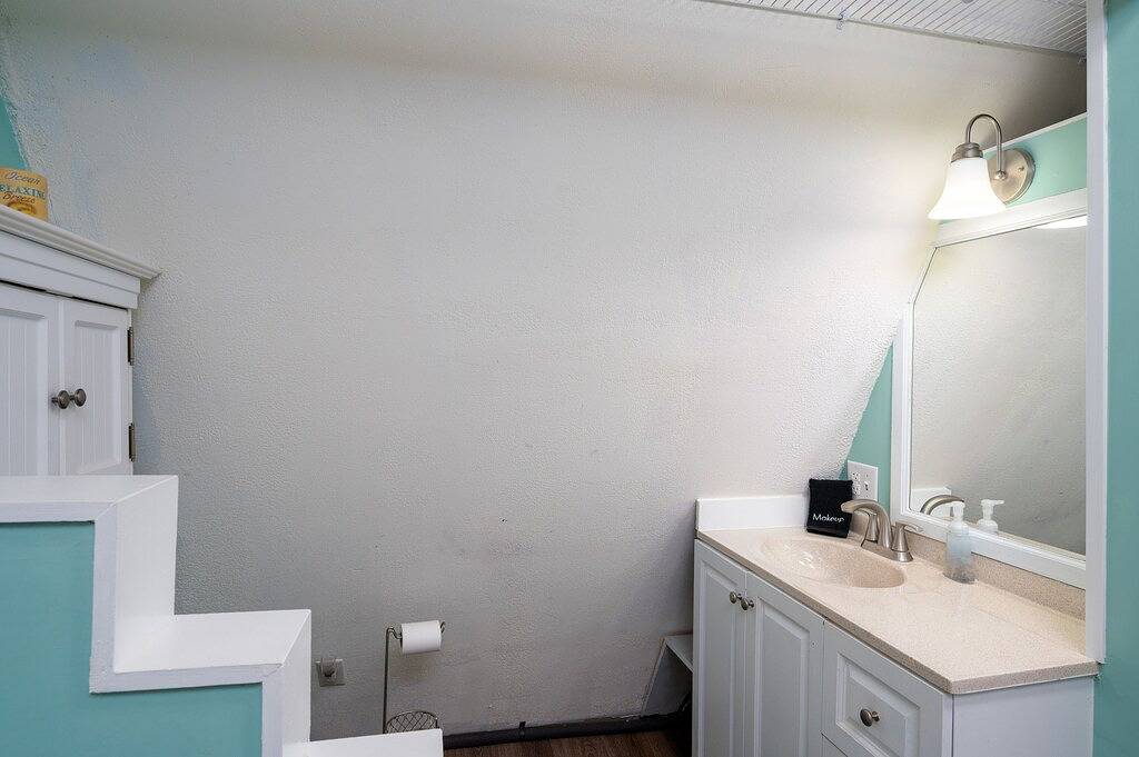 Enchanting Lake Texoma Cabin with Hot Tub in Lake Texoma