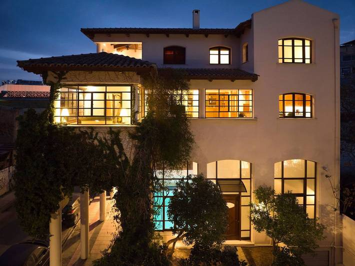 Villa per 7 persone, con Balcone e Terrazza nonché Giardino e Piscina a Atene