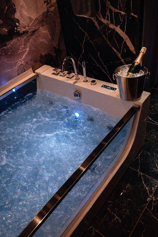 Gîte pour 2 personnes, avec jacuzzi et sauna à Yutz