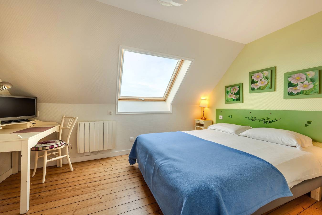 Habitación 'La Demeure Océane - Côté Jardin' con vistas al mar y jardín compartido in Ploudalmézeau, Región de Brest