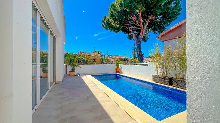 Maison de vacances pour 6 personnes, avec jardin et balcon à Pineda de Mar
