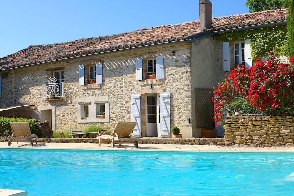 La Bomba est une magnifique ferme dans la campagne glorieuse avec piscine privée. in Saint-Paulet, Région de Carcassonne