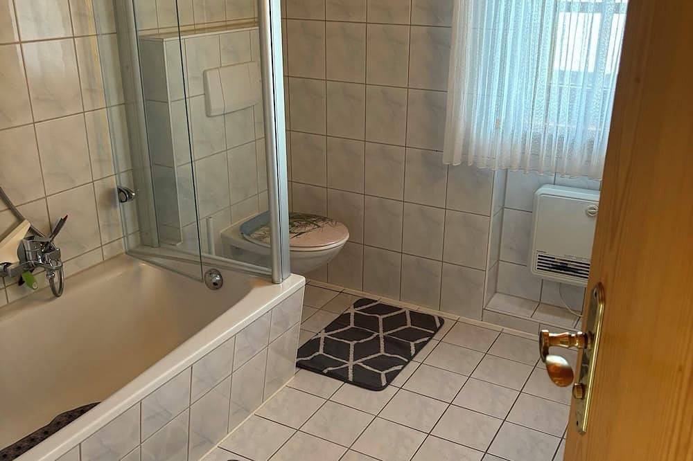 Ganze Wohnung, Ferienwohnung 65m², Balkon, 1 Schlafzimmer, Wohn/Schlafzimmer, W-Lan in Frasdorf, Chiemsee