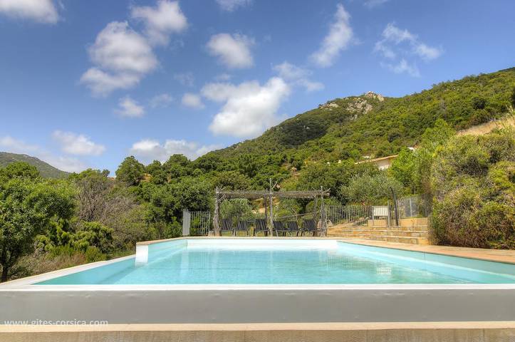 Gîte pour 4 personnes, avec Terrasse ainsi que Piscine et Vue à Monacia-d'Aullène - 2