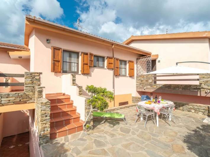 Ferienhaus für 4 Personen, mit Balkon/Terrasse und Garten