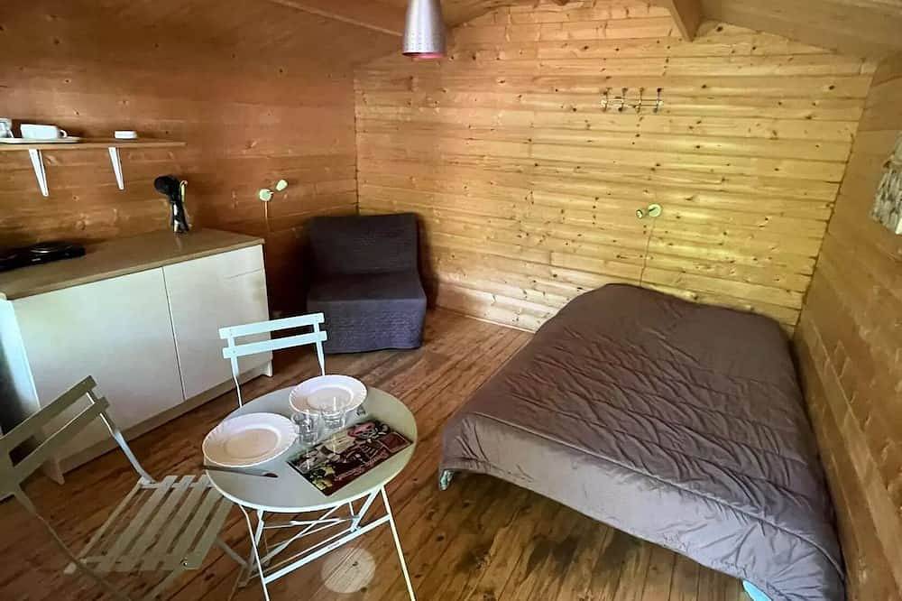 Chalet 12? - pièce unique - sans sanitaires 2 personnes in Ornans, Jura Francais