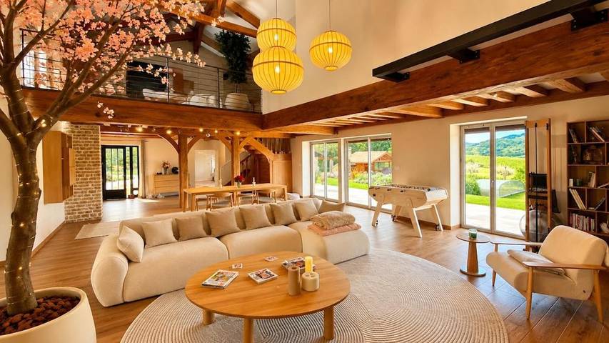 Location de vacances pour 10 personnes, avec vue ainsi que jardin et piscine dans Milly-Lamartine
