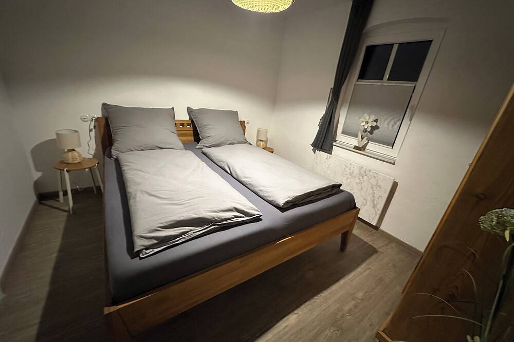 Ganze Wohnung, 65 qm große Ferienwohnung mit Garten für 2 Personen 1. Stock   Hunde willkommen in Michelau in Oberfranken, Oberes Maintal - Coburger Land