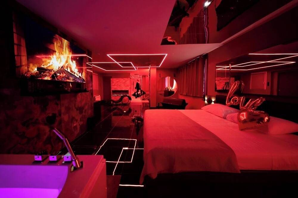 Entire apartment, Love Room - Our limits in Ollioules, Toulon region