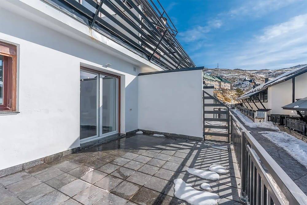Ganze Wohnung, Edificio Los Alpes Apartment 'Frio Y Sol' with mountain views, private terrace, parking space, private parking space in Sierra Nevada Ski Resort, Monachil
