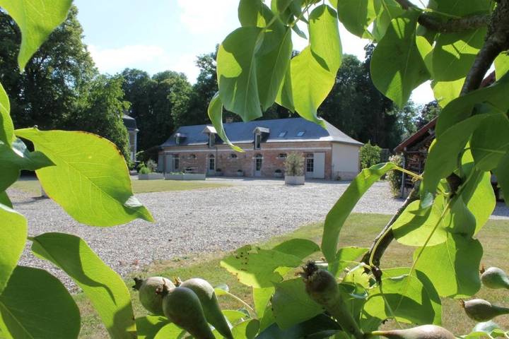 Location de vacances pour 4 personnes, avec Terrasse et Jardin ainsi que Piscine et Vue à Aumont