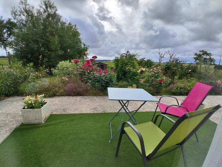 Gîte pour 4 personnes, avec Terrasse ainsi que Jardin et Vue à Épargnes - 2