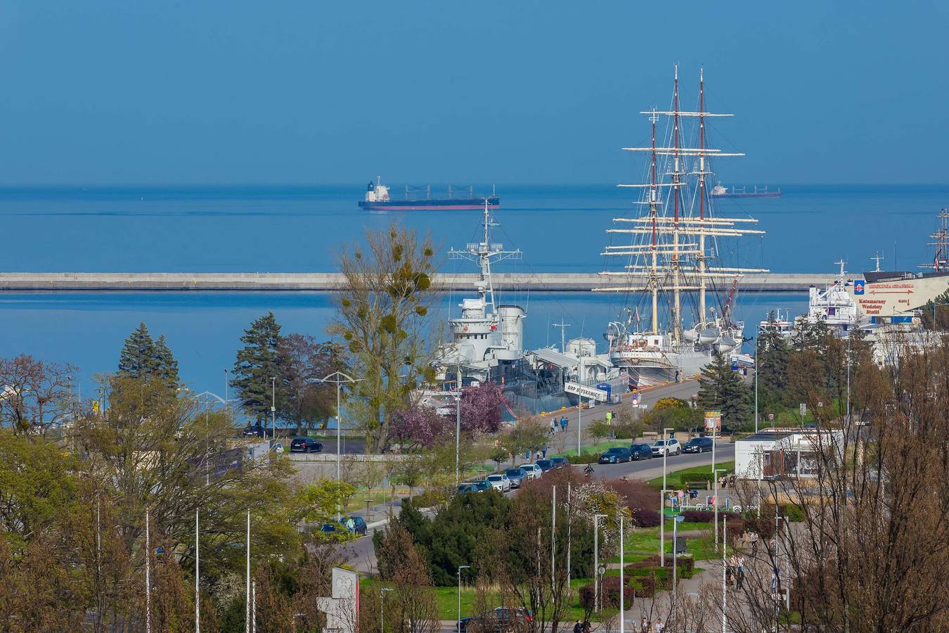 Entire apartment, Skwer Kosciuszki 17-19 | Gdynia | Spacious Apartment | Next to the Sea | Balcony  in Gdynia, Tricity
