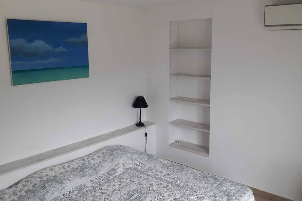 Appartement entier, Ground floor in property with swimming pool in maquis 5 min  Ile Rousse 2 pers in Corbara, Région de Calvi