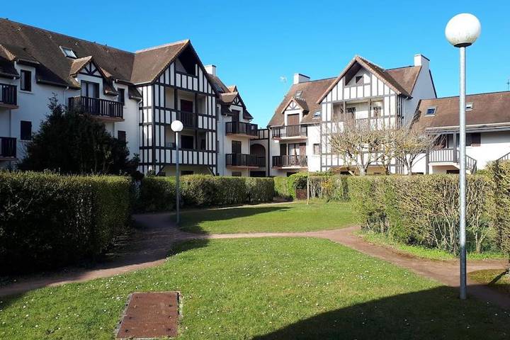 Gîte pour 2 personnes, avec jardin dans Plage du Hôme - 2