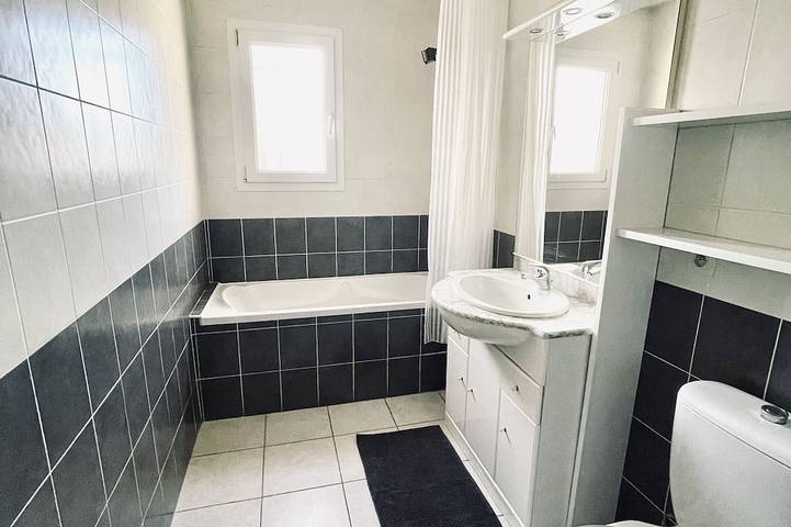 Villa Rodger, 80m2 Proche Centre Ville et Route des Plages, 2 ch, Parking, ext in Perpiñán, Côte d'Améthyste