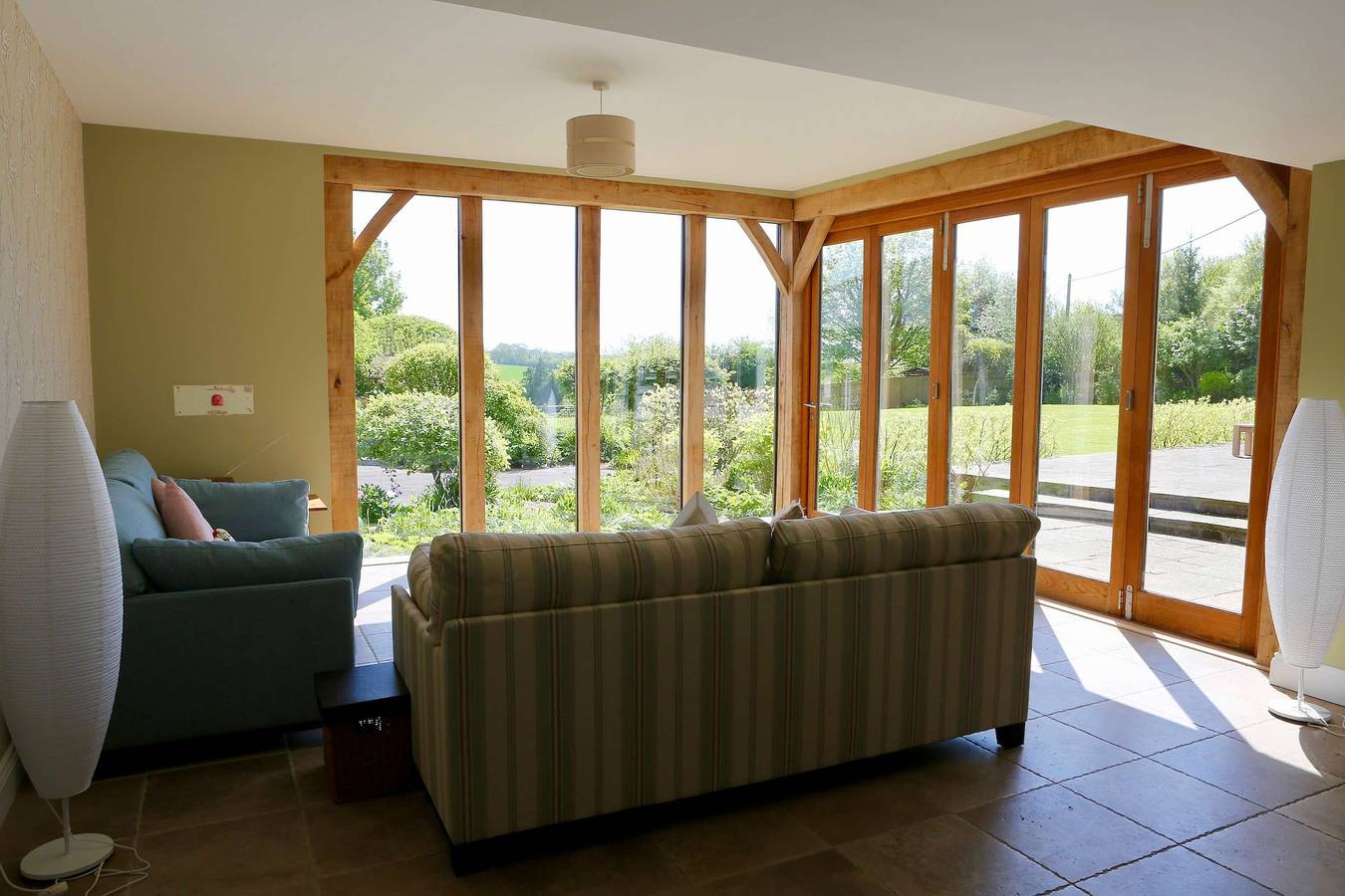 Charming Cottage for 10 in Heart of South Downs in South Downs