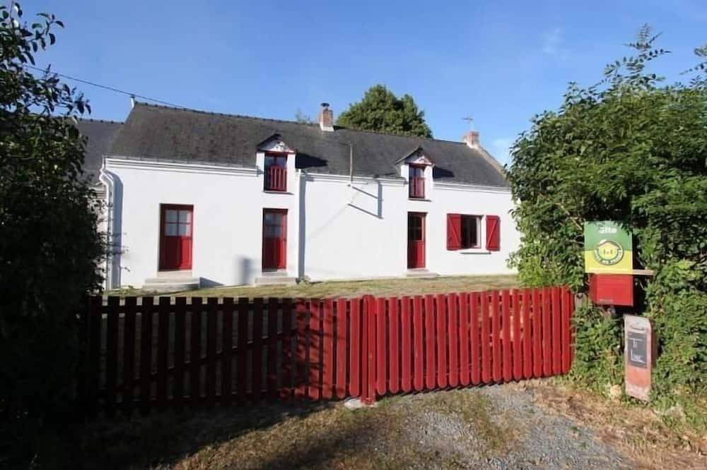 Retiro breton renovado con jardín, cerca del Parque de Brière y playas, ¡ideal para familias! in Donges, Valle del Loira