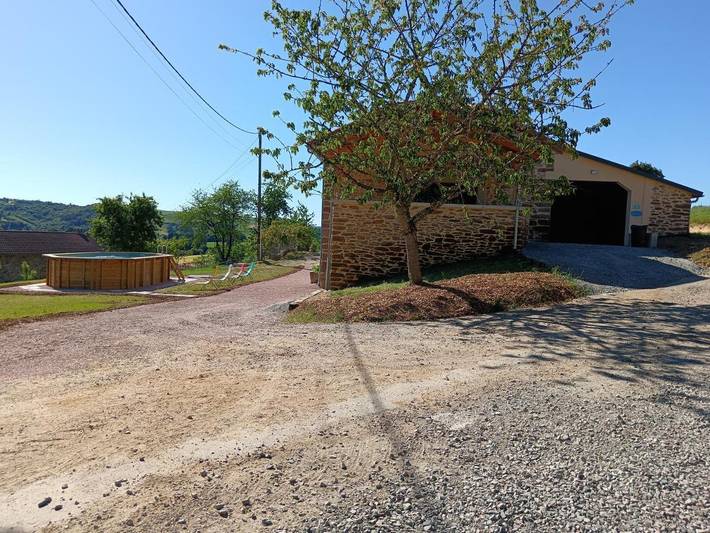 Location de vacances pour 10 personnes, avec jardin ainsi que piscine et vue à Boisset (Cantal) - 4