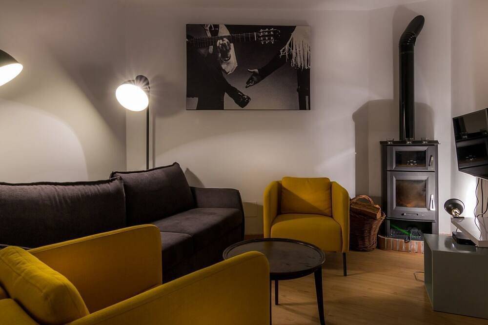 ¡Una casa preciosa, con una gran terraza en la azotea, a 10 minutos de la playa! in Ojén, Sierra de las Nieves