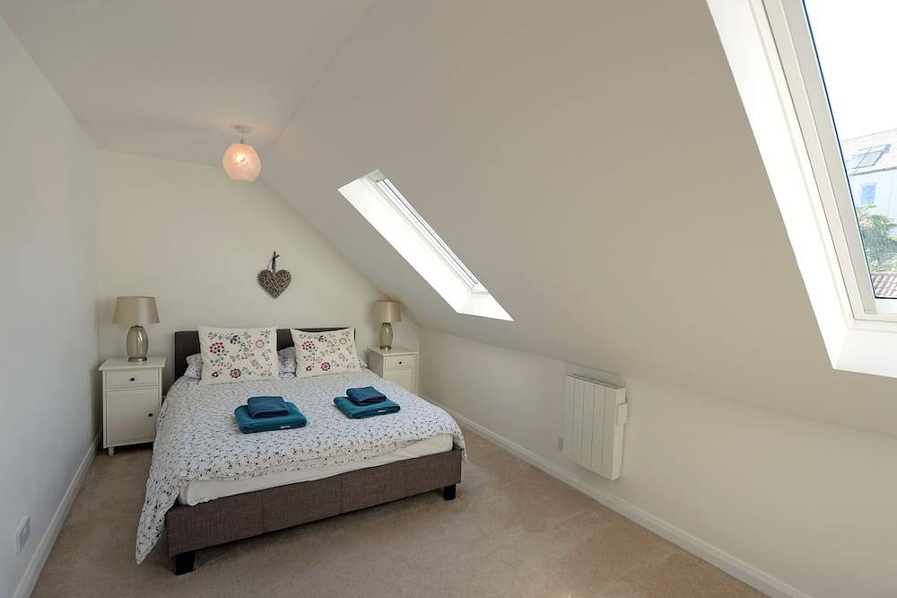 Entire apartment, Gone to the Beach - Sea Views, Direct Beach Access in Saundersfoot, Pembrokeshire