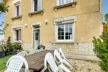 Gîte pour 8 personnes, avec jardin à Jarnac