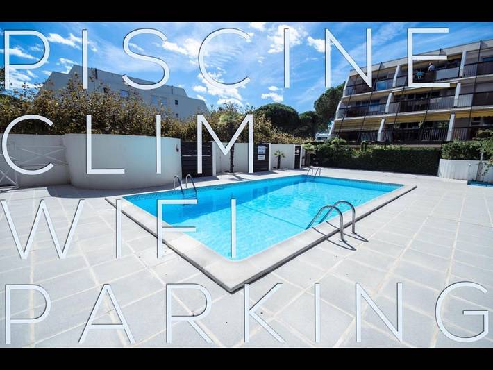 Gîte pour 4 personnes, avec terrasse ainsi que piscine et vue dans Port Gregau