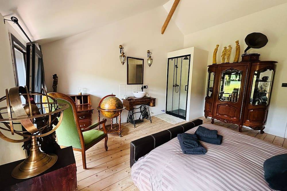 Le Hameau Fleuri in Sainte-Famille-en-Auge, Lisieux region