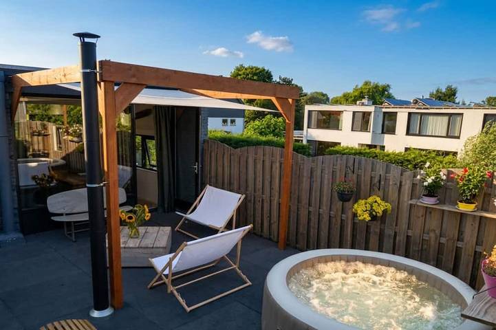 Ganze Wohnung, Wohnung in Kaag mit Dachterrasse und Whirlpool in Kaag, Groene Hart