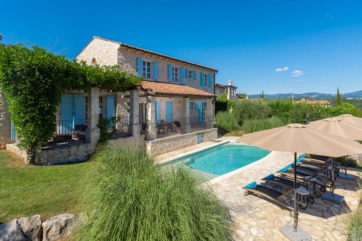 Location de vacances pour 8 personnes, avec piscine à Buzet - 3