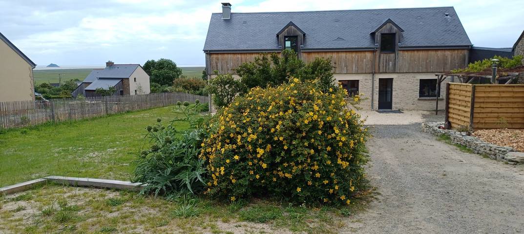 Gîte pour 6 personnes, avec jacuzzi ainsi que terrasse et jardin à Vains - 3