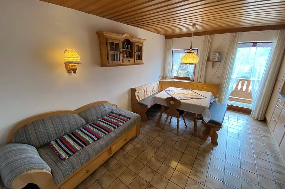 Ganze Wohnung, Ferienwohnung mit 2 Schlafzimmer, Wohnzimmer, Küche, Bad und Balkon in Samerberg, Bayerische Alpen