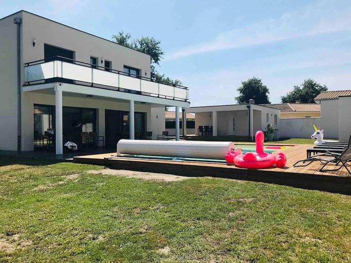 Location de vacances pour 12 personnes, avec jardin et piscine à Cussac-Fort-Médoc - 2