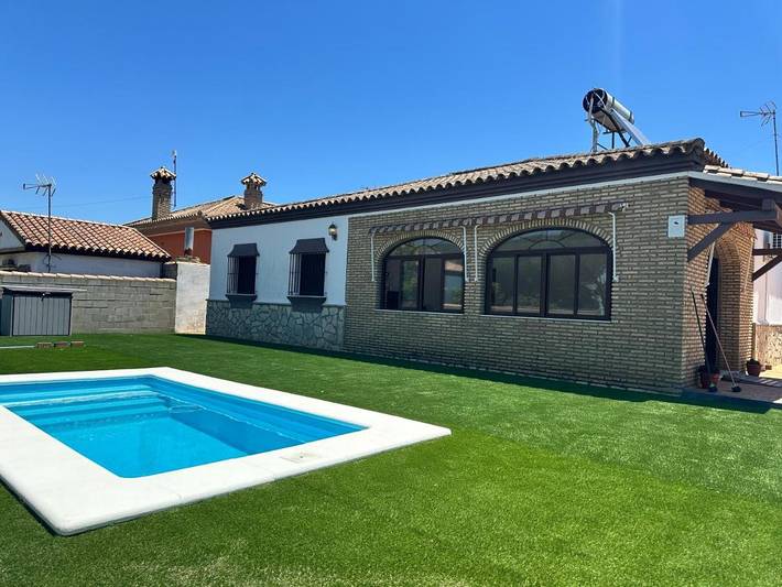 Ferienhaus für 7 Personen, mit Pool und Garten