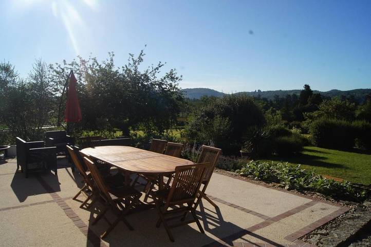 Location de vacances pour 8 personnes, avec piscine ainsi que terrasse et vue à Calviac-en-Périgord - 3