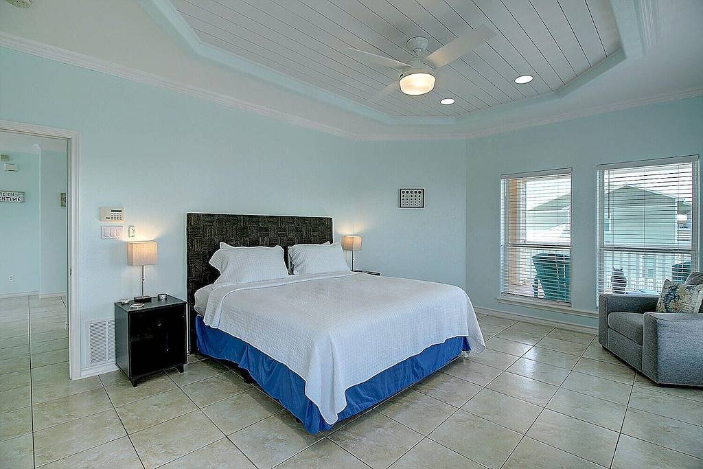 Mustang Island vacation home, access to beach & community pool in Corpus Christi, Mustang Island