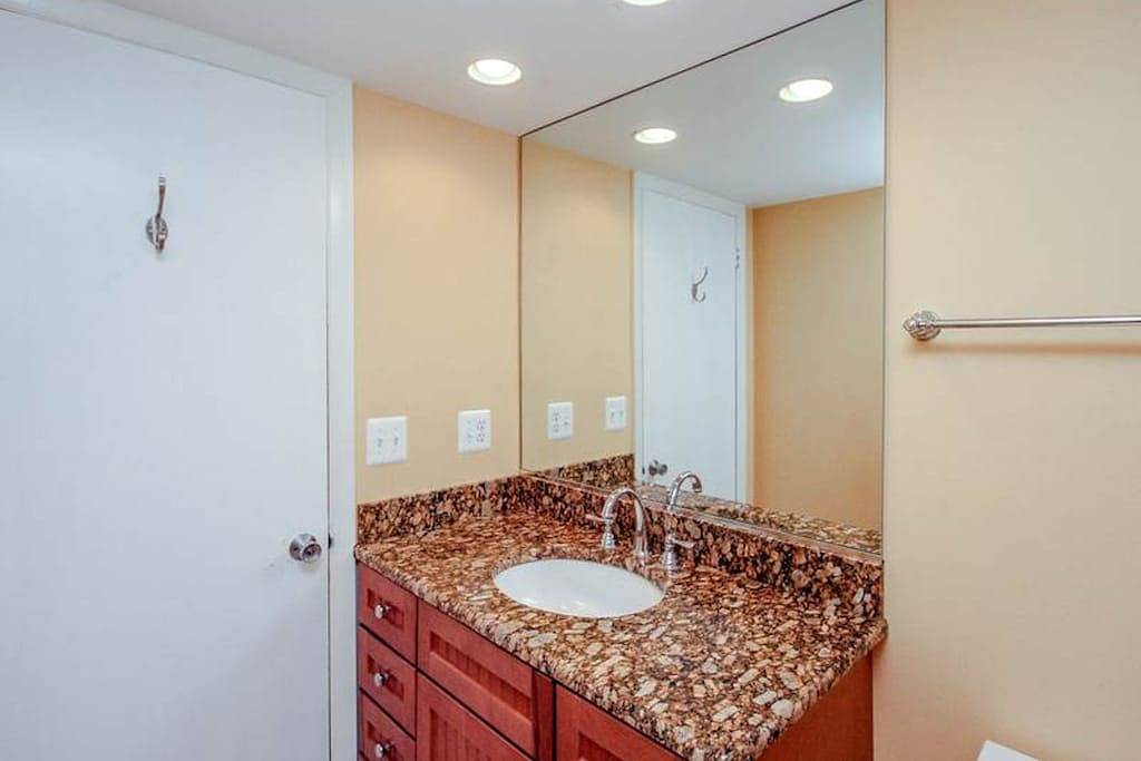 Ganze Wohnung, Sea Colony Ocean 3rd floor condo w/ tennis court, gym, and balcony in Sea Colony, Middlesex Beach