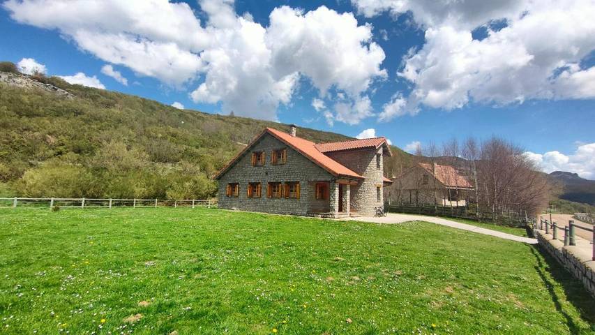 Casa rural para 13 personas, con Balcón y Terraza además de Jardín y Vistas en Felechosa - 2