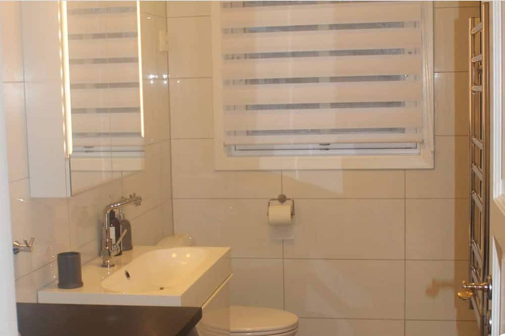 Et Koselig og Sentralt Townhouse med en Idyllisk Lille Hage for 2-5 Pers in Kristiansand