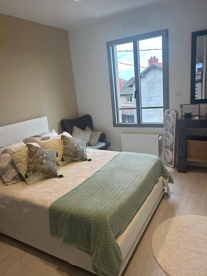 Gîte pour 2 personnes, avec jardin et vue ainsi que terrasse et piscine à Saint-Lager