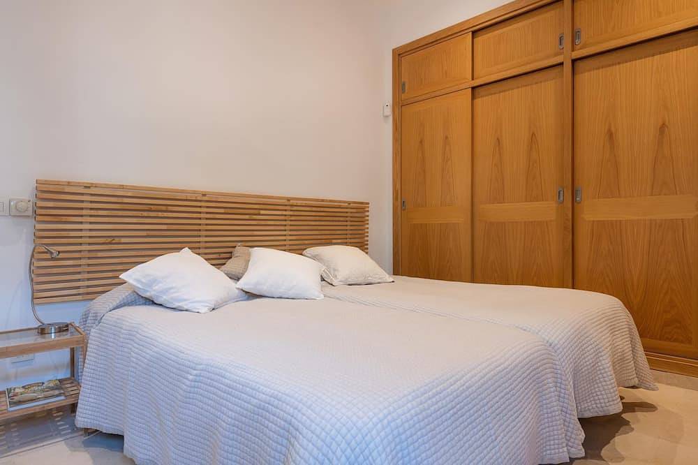 Villa Bendinat 10: A luxurious oasis in Puerto Portals, Calvia in Bendinat, Calvià