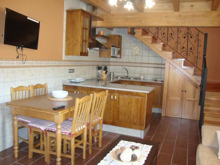 Casa rural para 6 personas, con jacuzzi y jardín en Valdés  - 2