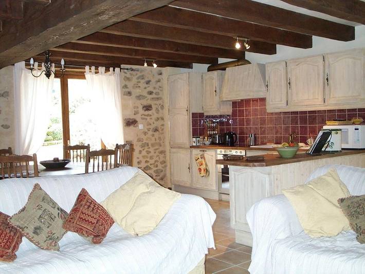 Location de vacances pour 8 personnes, avec piscine ainsi que vue et jardin à Saint-Laurent-la-Vallée - 2