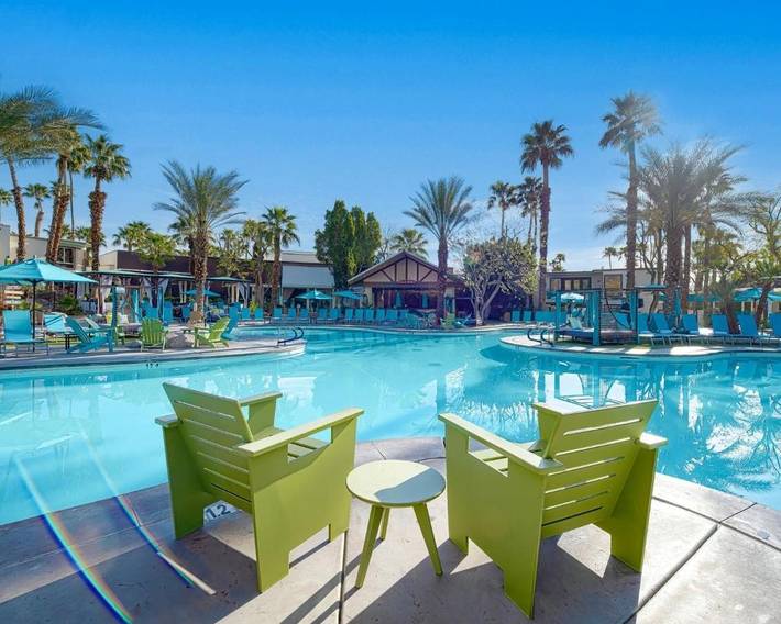 Apartamento para 4 personas, con jacuzzi y sauna además de jardín y piscina en Palm Springs
